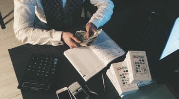 Feature | man counting money | Personal Finance Tips From The Richest People In The World | best personal finance tips